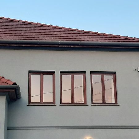 Megyeri Apartman Pocsmegyer Luaran gambar